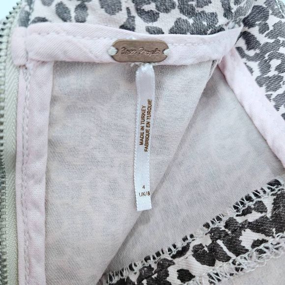 FREE PEOPLE Cheetah Leopard Print Pink Blush Punk Femme Denim Mini Skirt Size: 4 - Picture 5 of 7